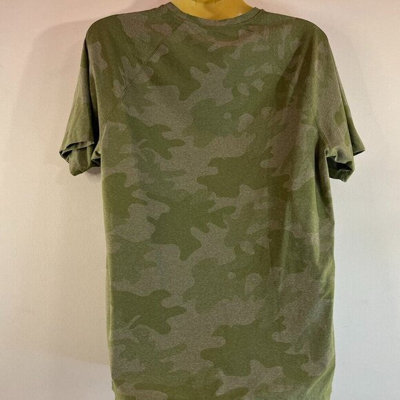 Rhone Men's Reign Camo Short Sleeve Athletic T-Shirt - Size Large - Picture 3 of 4